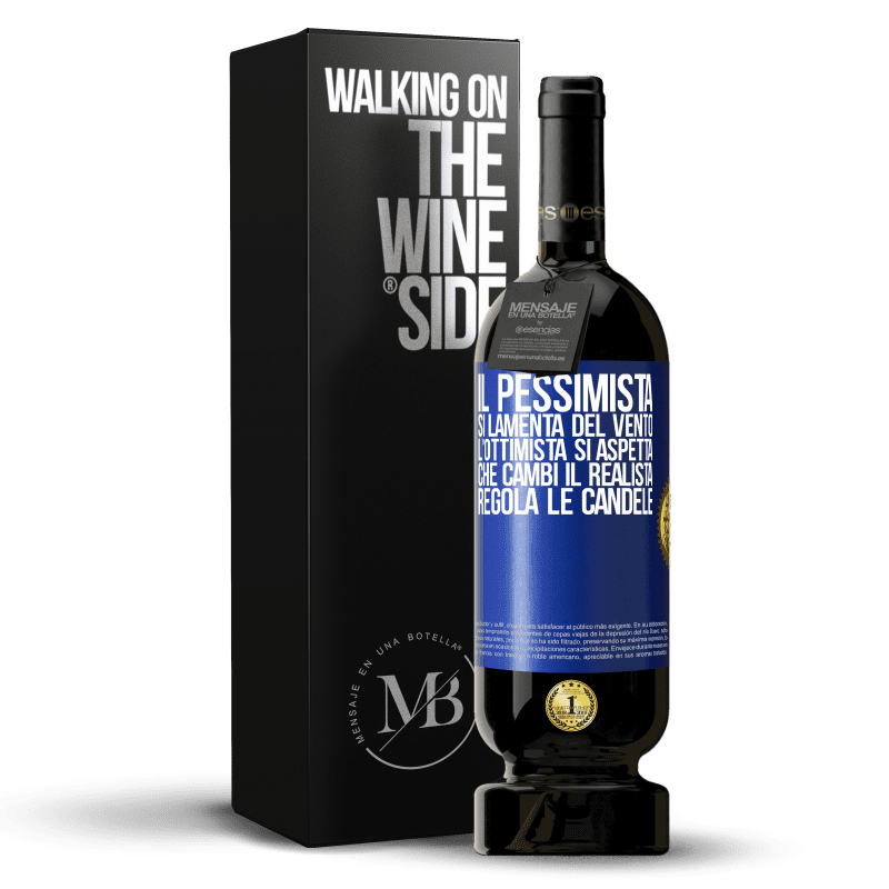 49,95 € Spedizione Gratuita | Vino rosso Edizione Premium MBS® Riserva Il pessimista si lamenta del vento l'ottimista si aspetta che cambi il realista regola le candele Etichetta Blu. Etichetta personalizzabile Riserva 12 Mesi Raccogliere 2015 Tempranillo