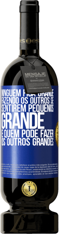 49,95 € Envio grátis | Vinho tinto Edição Premium MBS® Reserva Ninguém fica grande fazendo os outros se sentirem pequenos. Grande é quem pode fazer os outros grandes Etiqueta Azul. Etiqueta personalizável Reserva 12 Meses Colheita 2016 Tempranillo