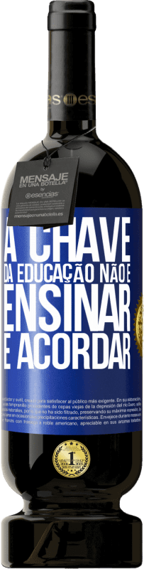 49,95 € | Vinho tinto Edição Premium MBS® Reserva A chave da educação não é ensinar, é acordar Etiqueta Azul. Etiqueta personalizável Reserva 12 Meses Colheita 2015 Tempranillo