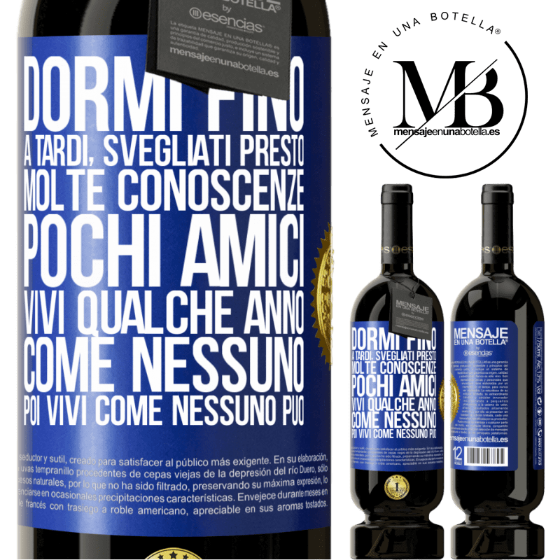 49,95 € Spedizione Gratuita | Vino rosso Edizione Premium MBS® Riserva Dormi fino a tardi, svegliati presto. Molte conoscenze, pochi amici. Vivi qualche anno come nessuno, poi vivi come nessuno Etichetta Blu. Etichetta personalizzabile Riserva 12 Mesi Raccogliere 2016 Tempranillo