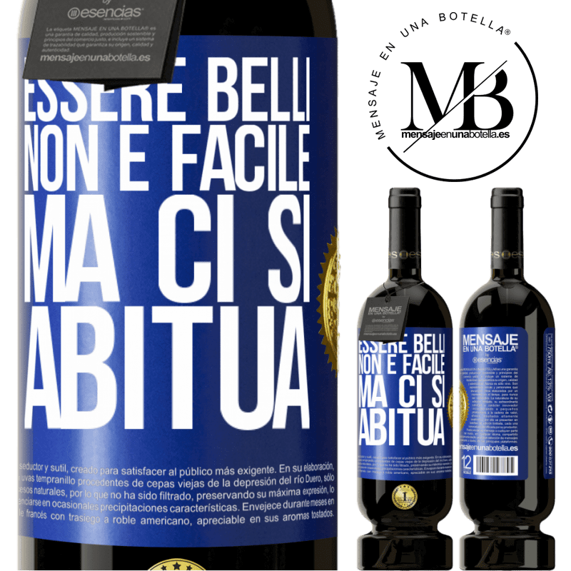 49,95 € Spedizione Gratuita | Vino rosso Edizione Premium MBS® Riserva Essere belli non è facile, ma ci si abitua Etichetta Blu. Etichetta personalizzabile Riserva 12 Mesi Raccogliere 2015 Tempranillo