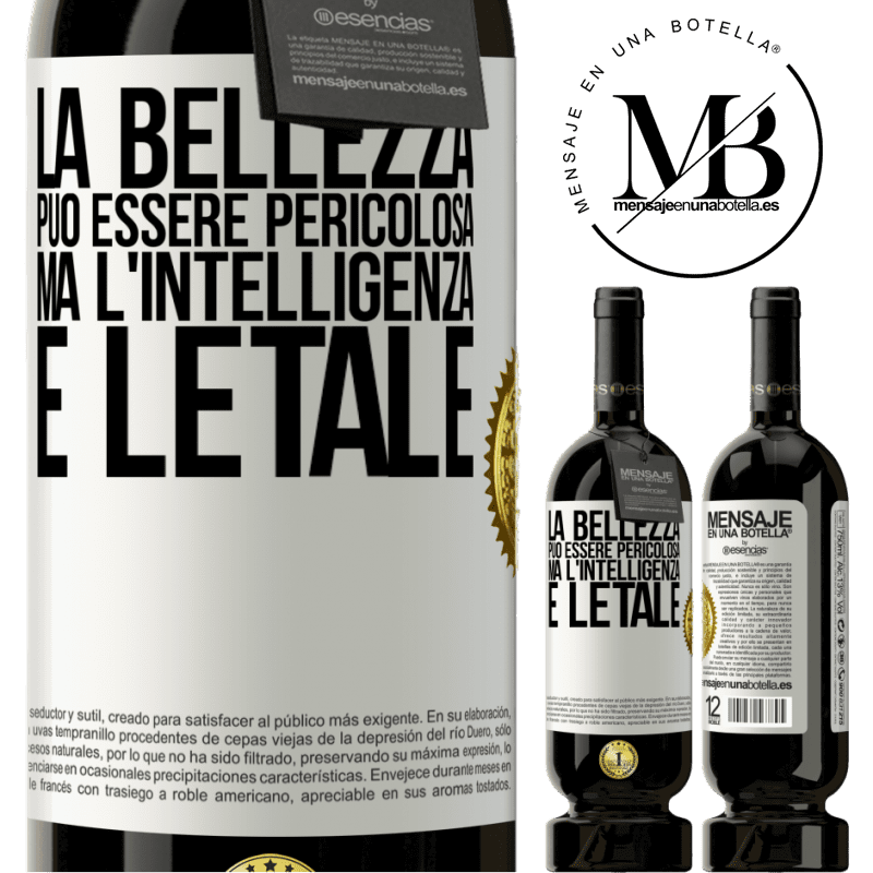 49,95 € Spedizione Gratuita | Vino rosso Edizione Premium MBS® Riserva La bellezza può essere pericolosa, ma l'intelligenza è letale Etichetta Bianca. Etichetta personalizzabile Riserva 12 Mesi Raccogliere 2015 Tempranillo