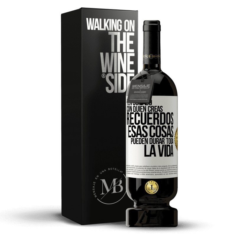 49,95 € Envío gratis | Vino Tinto Edición Premium MBS® Reserva Ten cuidado con quién creas recuerdos. Esas cosas pueden durar toda la vida Etiqueta Blanca. Etiqueta personalizable Reserva 12 Meses Cosecha 2014 Tempranillo