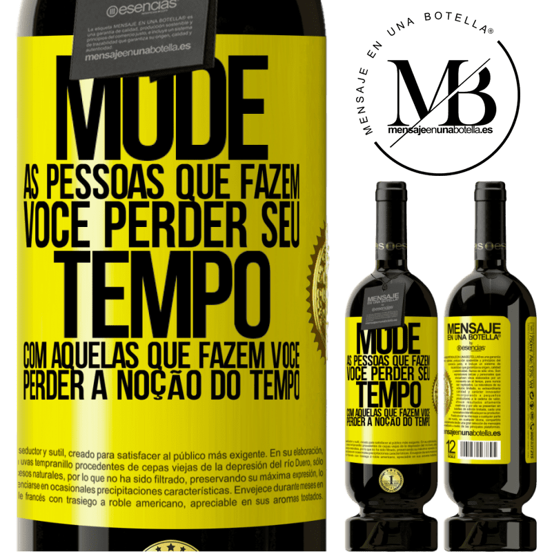 49,95 € Envio grátis | Vinho tinto Edição Premium MBS® Reserva Mude as pessoas que fazem você perder seu tempo com aquelas que fazem você perder a noção do tempo Etiqueta Amarela. Etiqueta personalizável Reserva 12 Meses Colheita 2015 Tempranillo
