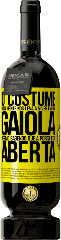 49,95 € Envio grátis | Vinho tinto Edição Premium MBS® Reserva O costume geralmente nos leva a viver em uma gaiola, mesmo sabendo que a porta está aberta Etiqueta Amarela. Etiqueta personalizável Reserva 12 Meses Colheita 2016 Tempranillo