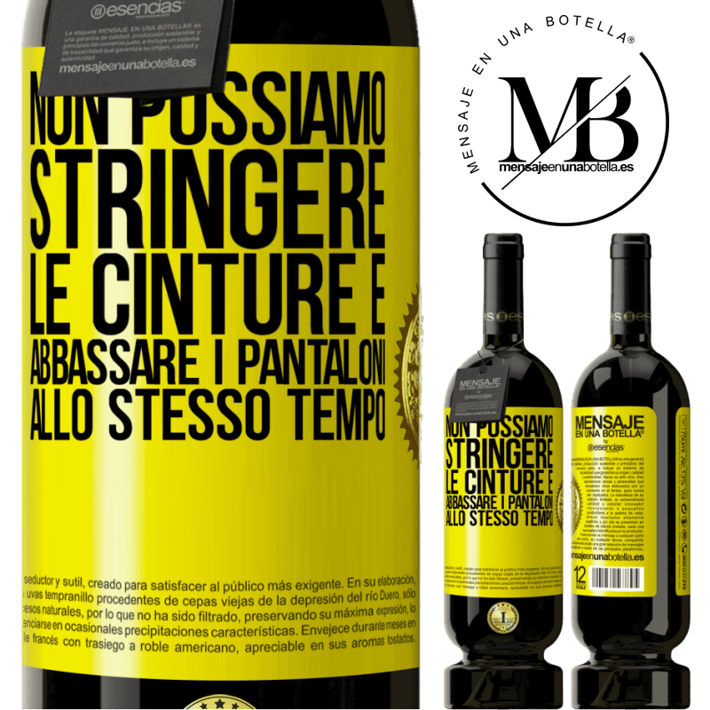 49,95 € Spedizione Gratuita | Vino rosso Edizione Premium MBS® Riserva Non possiamo stringere le cinture e abbassare i pantaloni allo stesso tempo Etichetta Gialla. Etichetta personalizzabile Riserva 12 Mesi Raccogliere 2015 Tempranillo