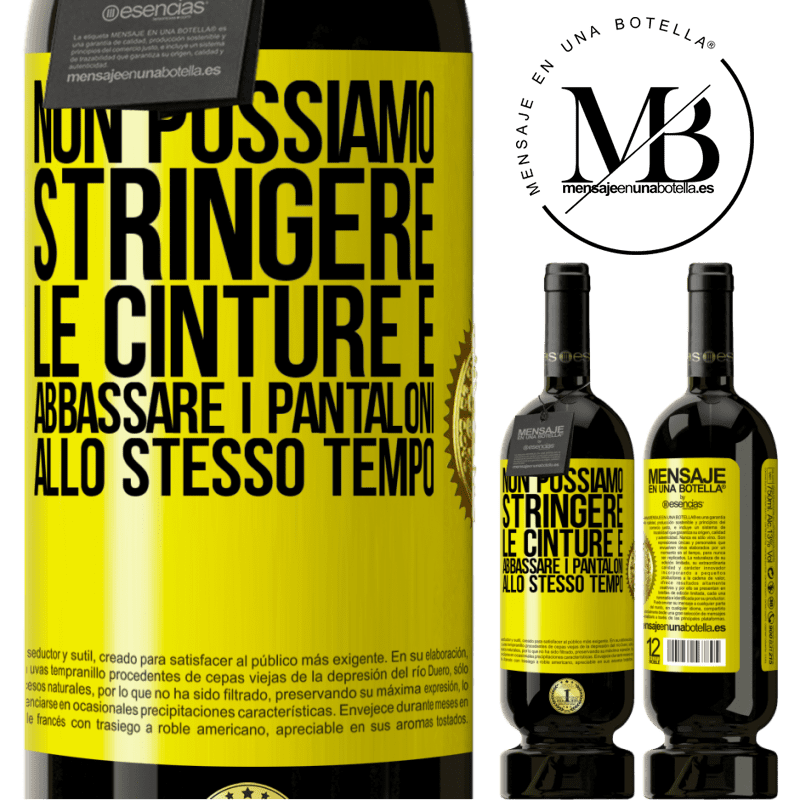 49,95 € Spedizione Gratuita | Vino rosso Edizione Premium MBS® Riserva Non possiamo stringere le cinture e abbassare i pantaloni allo stesso tempo Etichetta Gialla. Etichetta personalizzabile Riserva 12 Mesi Raccogliere 2016 Tempranillo