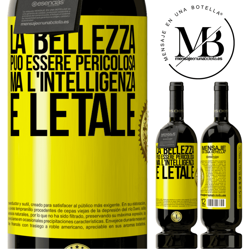 49,95 € Spedizione Gratuita | Vino rosso Edizione Premium MBS® Riserva La bellezza può essere pericolosa, ma l'intelligenza è letale Etichetta Gialla. Etichetta personalizzabile Riserva 12 Mesi Raccogliere 2015 Tempranillo