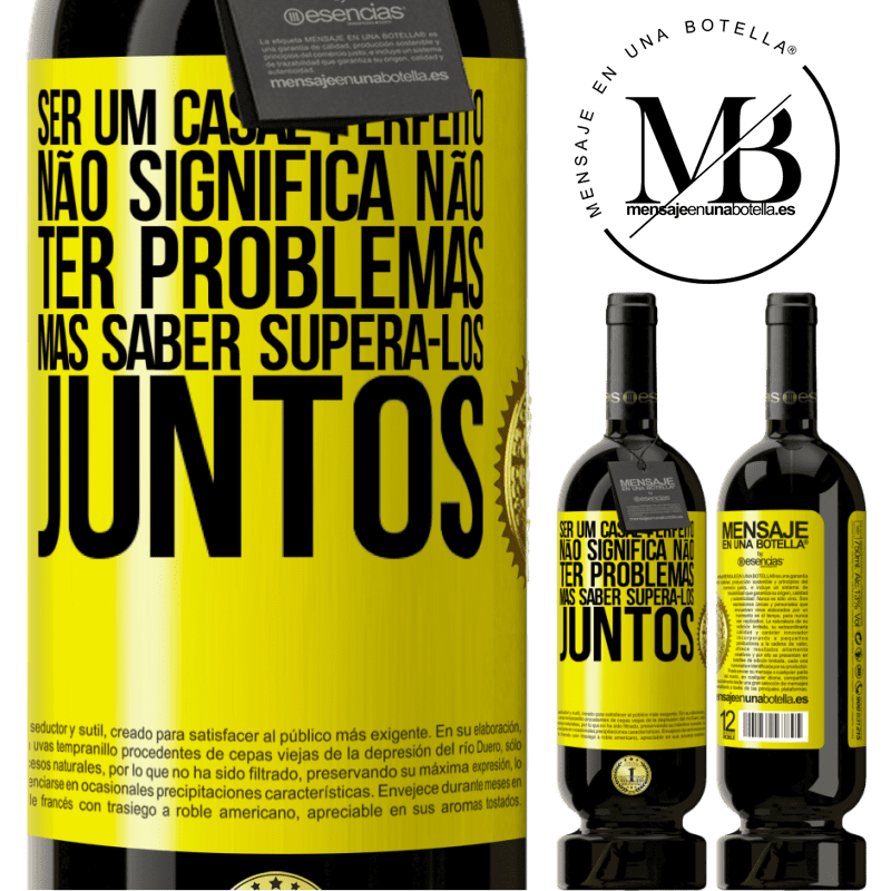 49,95 € Envio grátis | Vinho tinto Edição Premium MBS® Reserva Ser um casal perfeito não significa não ter problemas, mas saber superá-los juntos Etiqueta Amarela. Etiqueta personalizável Reserva 12 Meses Colheita 2015 Tempranillo