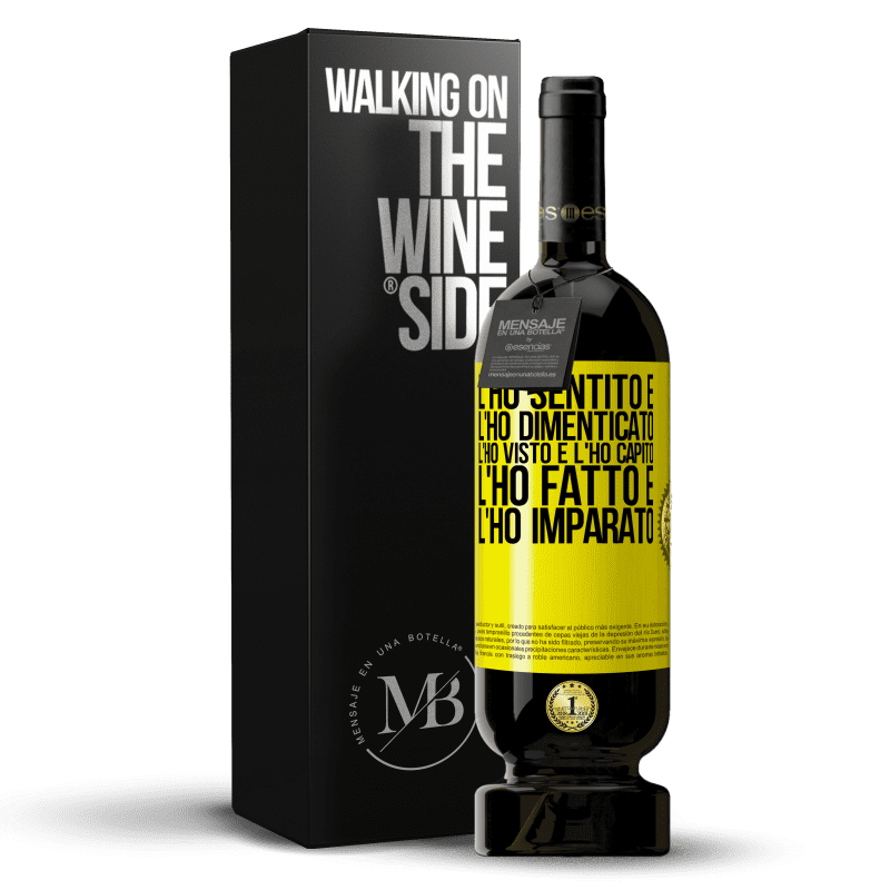 49,95 € Spedizione Gratuita | Vino rosso Edizione Premium MBS® Riserva L'ho sentito e l'ho dimenticato, l'ho visto e l'ho capito, l'ho fatto e l'ho imparato Etichetta Gialla. Etichetta personalizzabile Riserva 12 Mesi Raccogliere 2015 Tempranillo