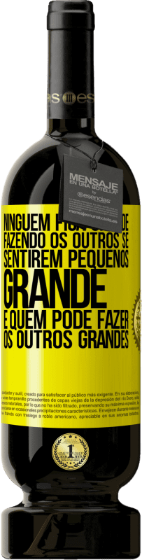 49,95 € Envio grátis | Vinho tinto Edição Premium MBS® Reserva Ninguém fica grande fazendo os outros se sentirem pequenos. Grande é quem pode fazer os outros grandes Etiqueta Amarela. Etiqueta personalizável Reserva 12 Meses Colheita 2015 Tempranillo