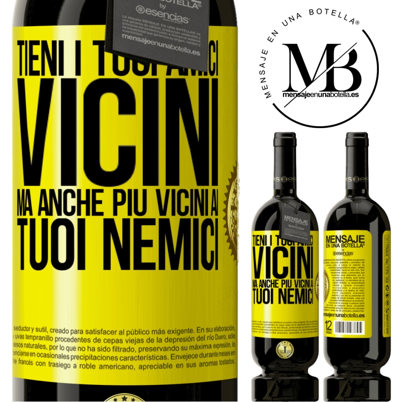 49,95 € Spedizione Gratuita | Vino rosso Edizione Premium MBS® Riserva Tieni i tuoi amici vicini, ma anche più vicini ai tuoi nemici Etichetta Gialla. Etichetta personalizzabile Riserva 12 Mesi Raccogliere 2016 Tempranillo