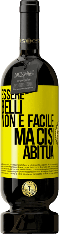 Spedizione Gratuita | Vino rosso Edizione Premium MBS® Riserva Essere belli non è facile, ma ci si abitua Etichetta Gialla. Etichetta personalizzabile Riserva 12 Mesi Raccogliere 2014 Tempranillo