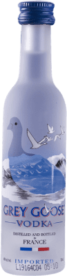 102,95 € Бесплатная доставка | Коробка из 12 единиц Водка Grey Goose Мини-бутылка 5 cl