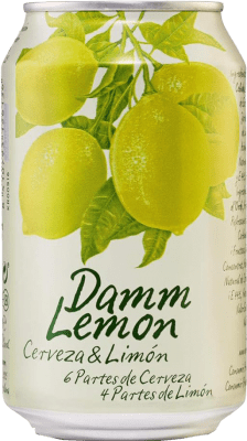 26,95 € Бесплатная доставка | Коробка из 24 единиц Пиво Estrella Damm Lemon Clara Mediterránea Банка 33 cl