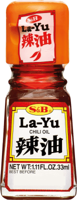 Kostenloser Versand | Pflanzenöl S&B. Chile La Yu Japan Miniaturflasche 4 cl Chili Pepper — Chilischote
