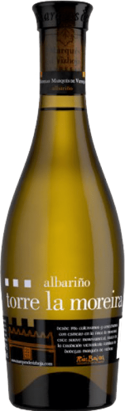 9,95 € Kostenloser Versand | Weißwein Marqués de Vizhoja Torre la Moreira Jung D.O. Rías Baixas Halbflasche 37 cl