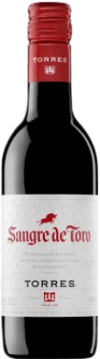 84,95 € Envío gratis | Caja de 24 unidades Vino tinto Torres Sangre de Toro D.O. Catalunya Botellín 18 cl