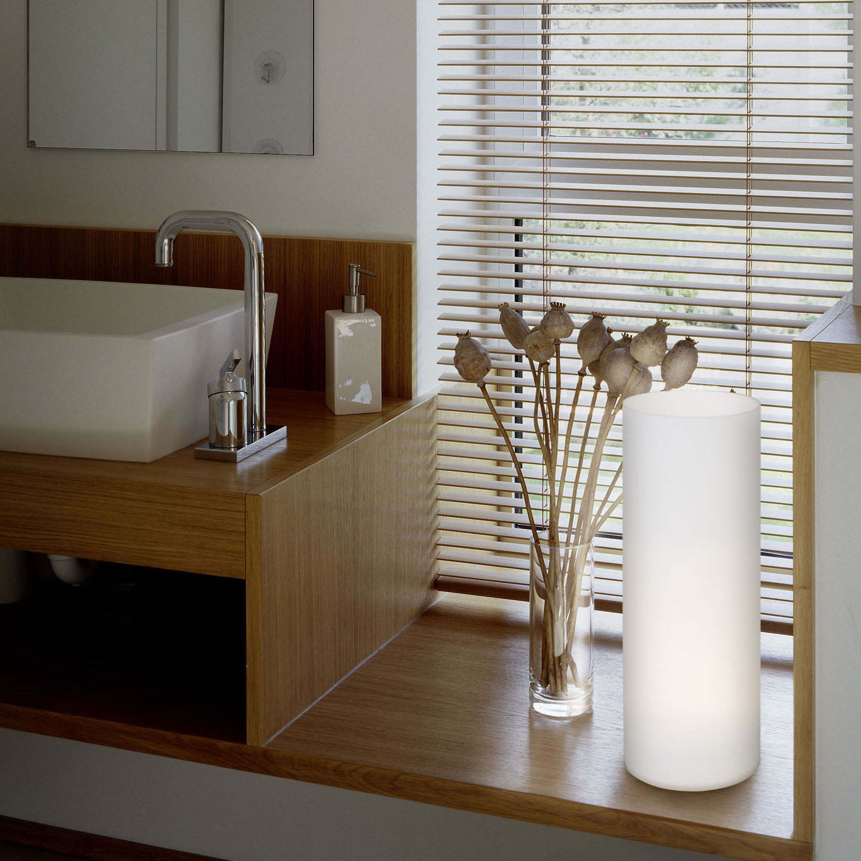 37,95 € Spedizione Gratuita | Lampada da tavolo Eglo Geo 60W Ø 12 cm. Bicchiere e vetro opalino. Colore bianca
