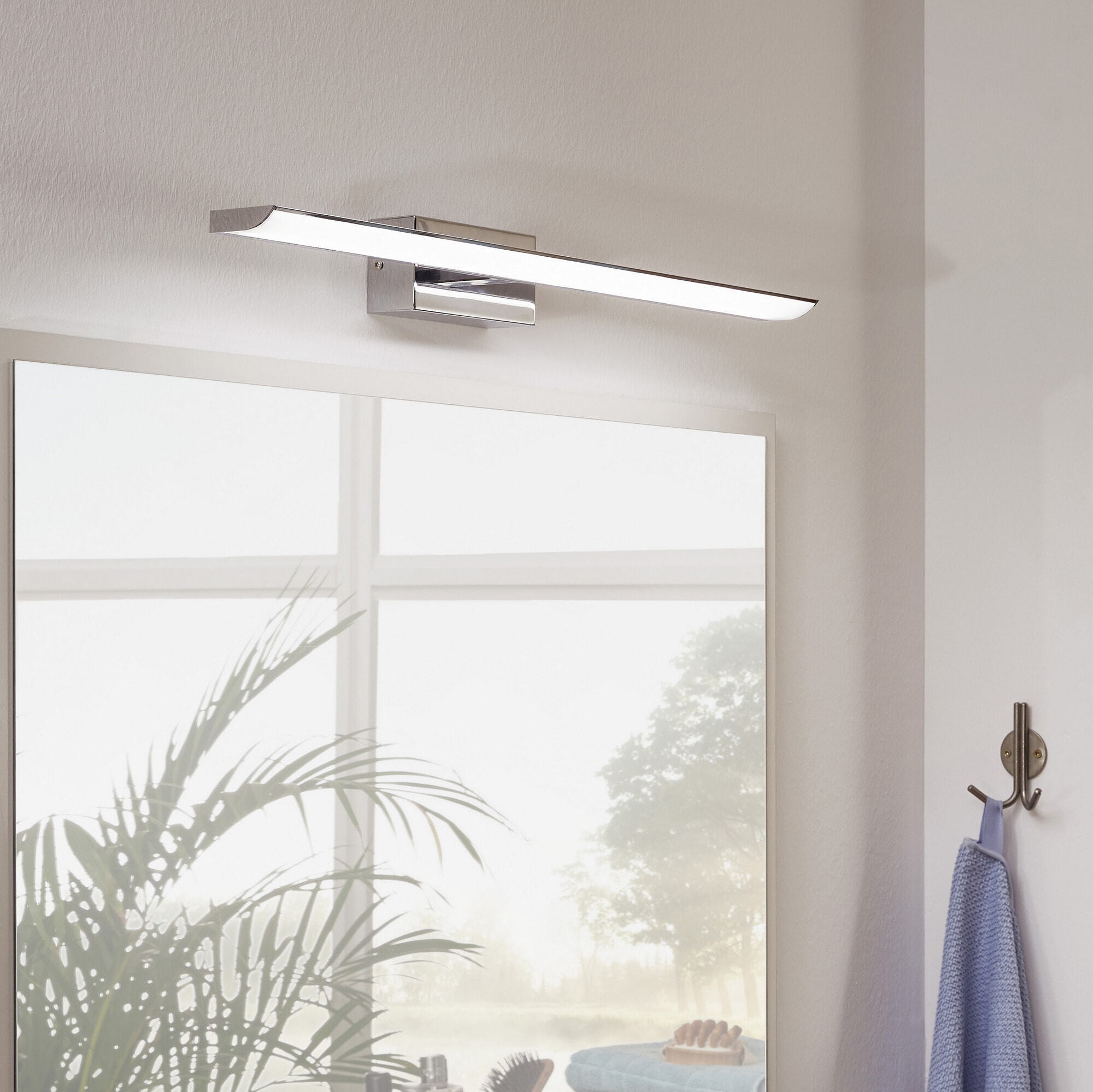 112,95 € Envio grátis | Iluminação de móveis Eglo Tabiano 3.2W 4000K Luz neutra. 61×7 cm. Lâmpada de espelho Aço e plástico. Cor branco, cromado e prata
