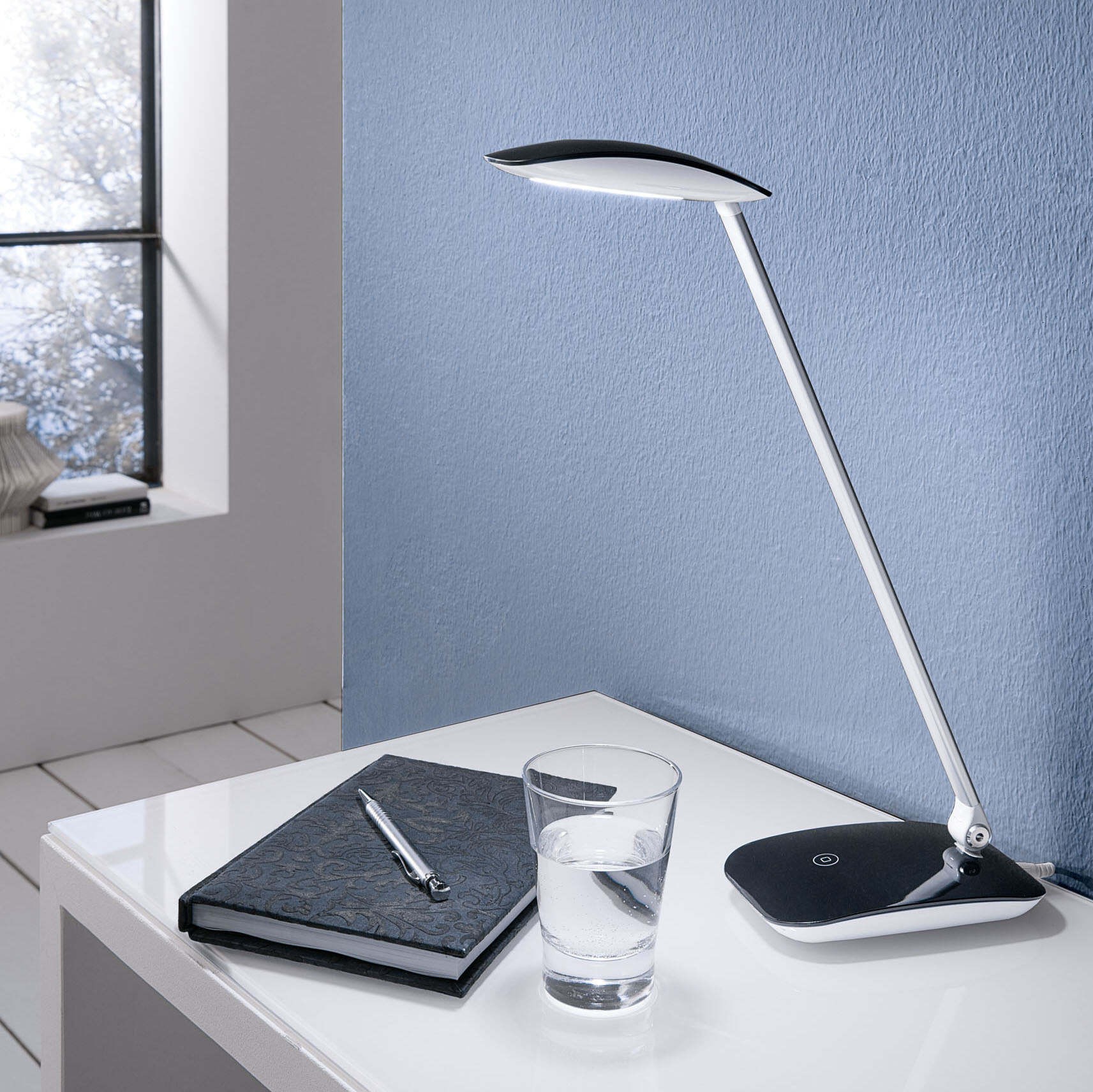 66,95 € 送料無料 | デスクランプ Eglo Cajero 4.5W 4000K ニュートラルライト. 50×15 cm. プラスチック. ブラック カラー