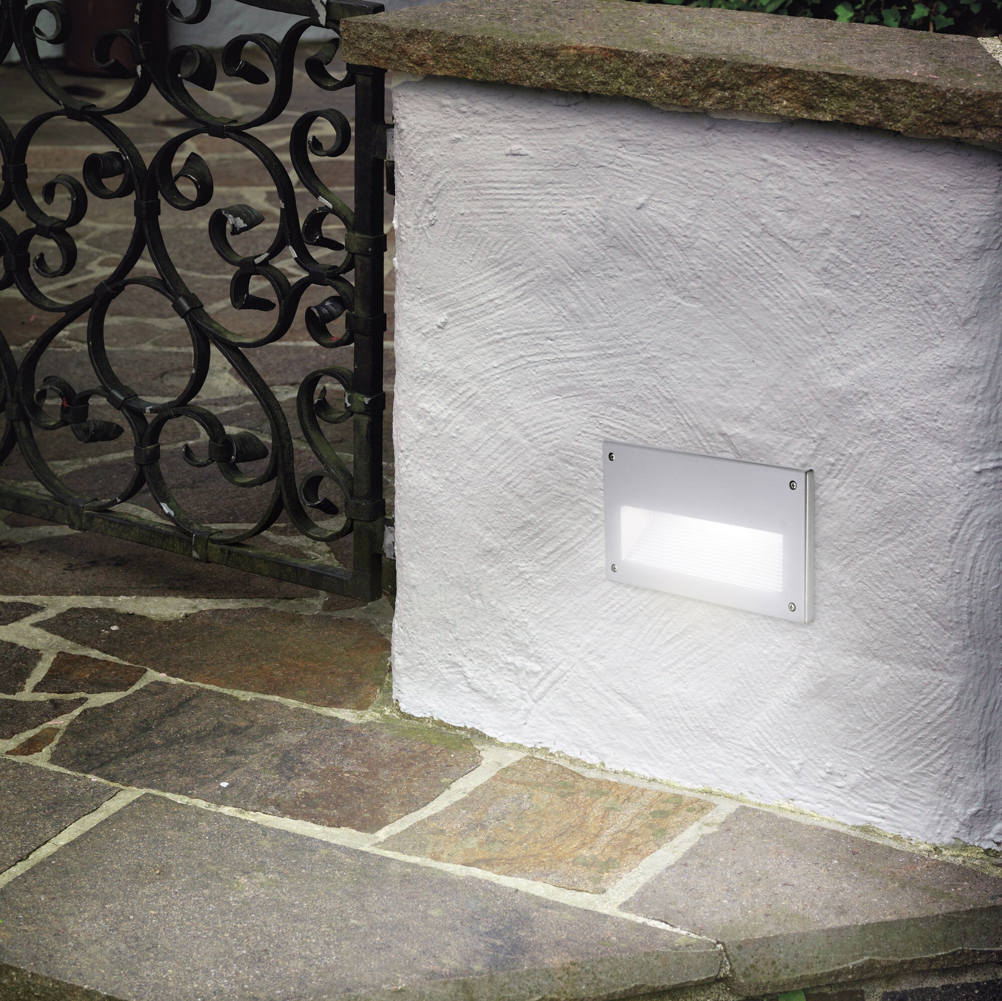 48,95 € Envoi gratuit | Luminaire encastré Eglo Zimba 40W 23×13 cm. Aluminium, verre et verre satiné. Couleur blanc et argent