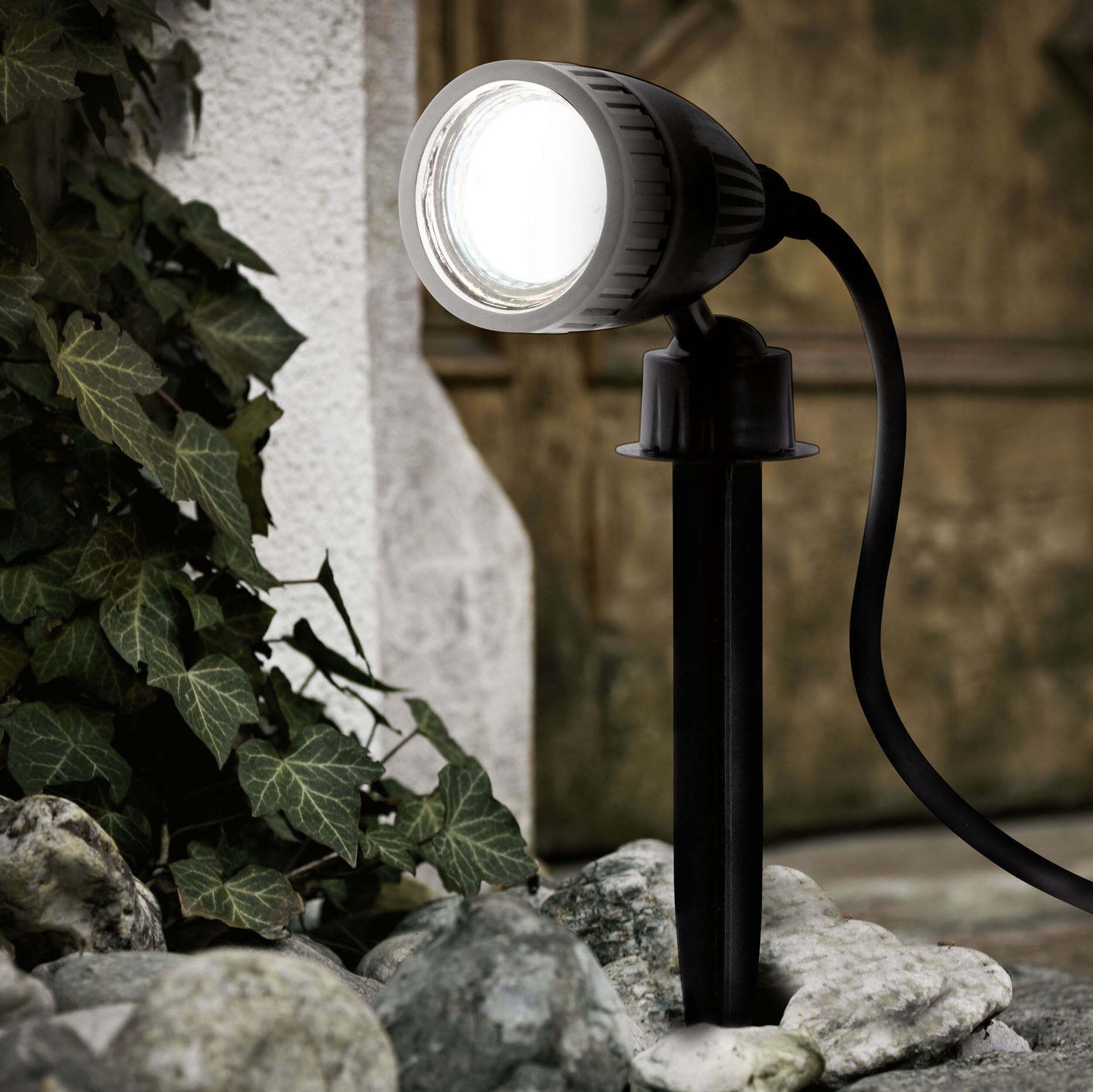 26,95 € Spedizione Gratuita | Proiettore da esterno Eglo Nema 1 3W 19×12 cm. Lampada da palo Plastica. Colore nero