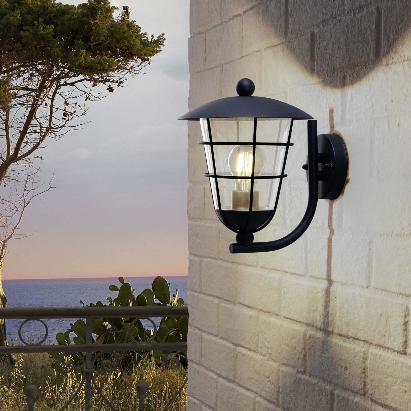 Applique da esterno Eglo Pulfero 60W 28×22 cm. Acciaio, acciaio galvanizzato e plastica. Colore nero
