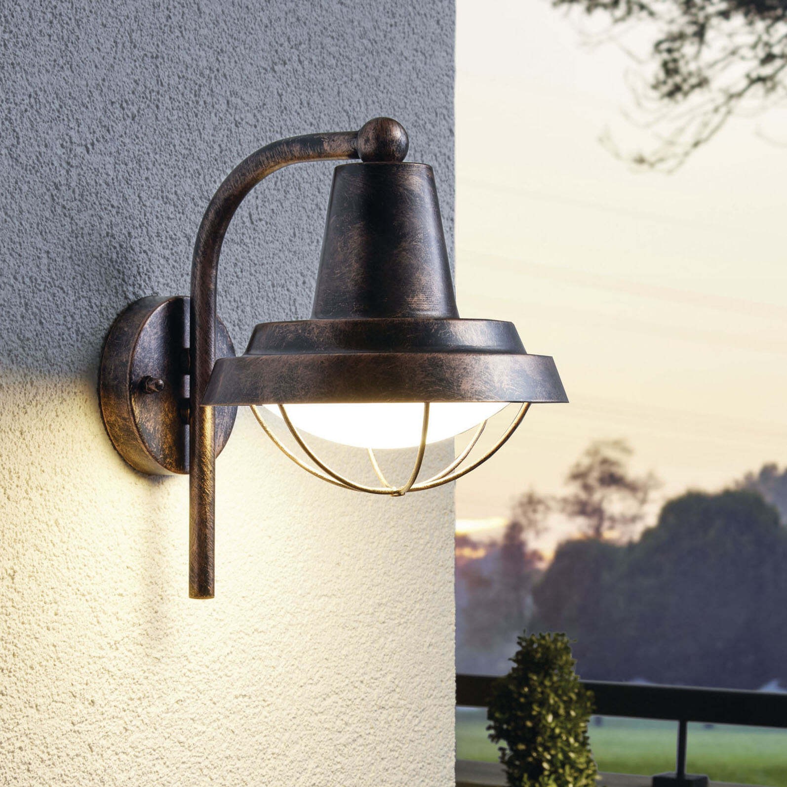 Aplique de parede ao ar livre Eglo Colindres 60W 29×22 cm. Aço, aço galvanizado e plástico. Cor branco, cobre, cobre velho e dourado
