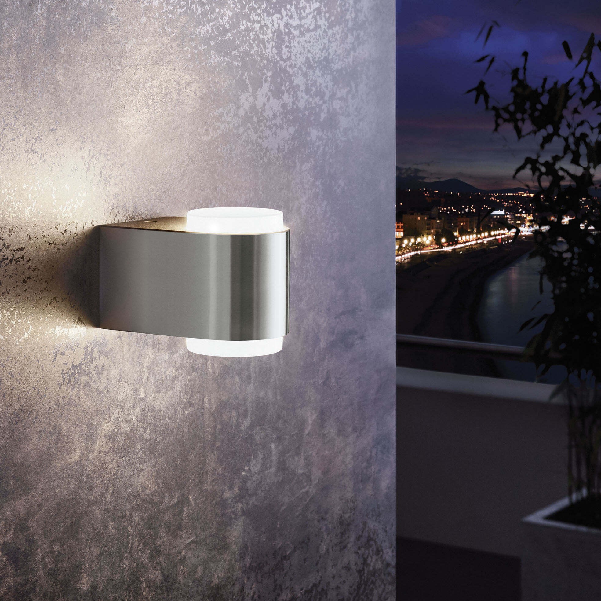 75,95 € Envoi gratuit | Applique murale d'extérieur Eglo Briones 3W 3000K Lumière chaude. 10×9 cm. Aluminium et plastique. Couleur acier inoxidable, blanc et argent