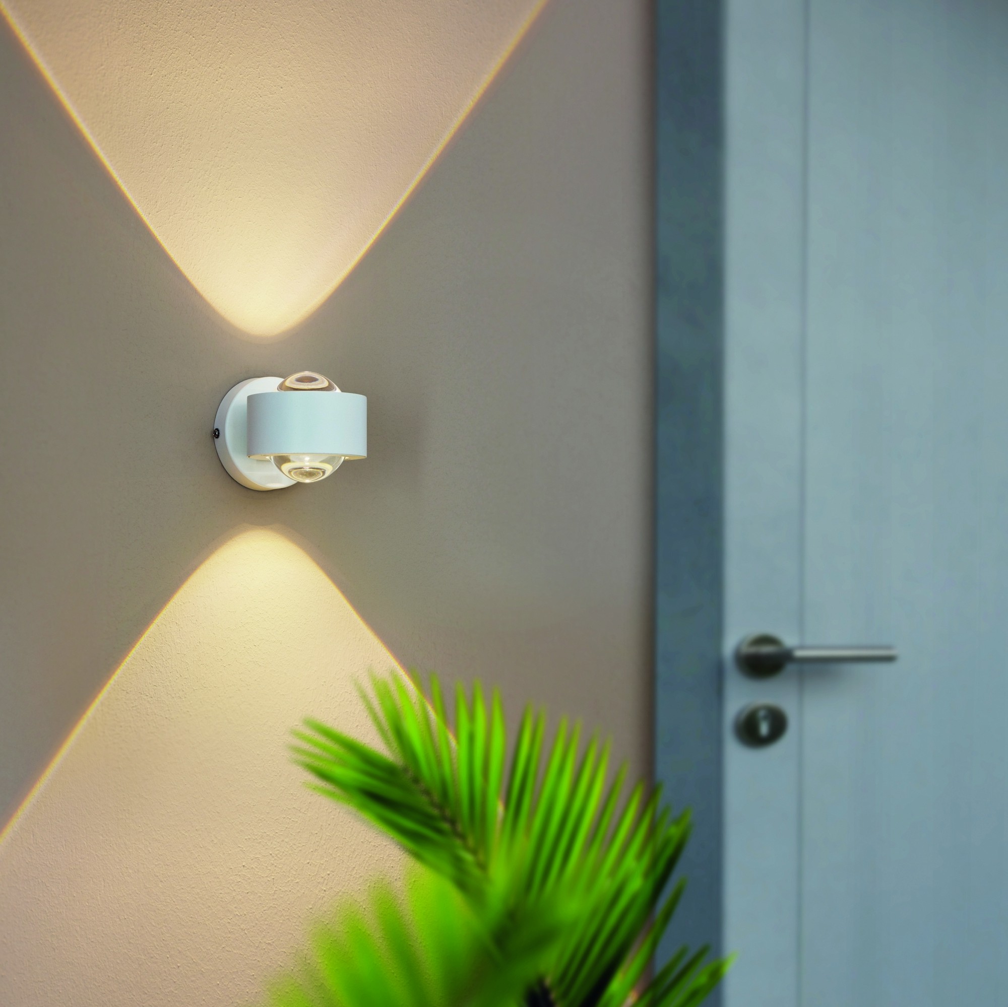 61,95 € Free Shipping | Outdoor wall light Eglo Treviolo 4W 3000K Warm light. 9×9 cm. Aluminum and glass. Anthracite and black Color