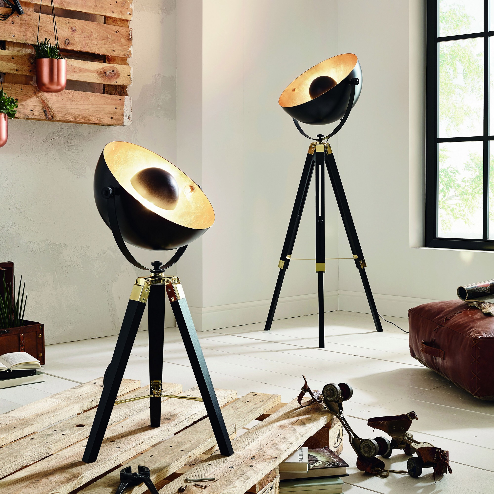 253,95 € Envío gratis | Lámpara de pie Eglo Covaleda 60W Ø 55 cm. Acero y madera. Color dorado, latón y negro