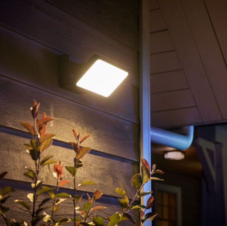 108,95 € Envío gratis | Foco proyector exterior Philips Welcome 30W 2700K Luz muy cálida. 22×16 cm. LED integrado. Alimentación directa de red eléctrica. Control inteligente con Hue Bridge