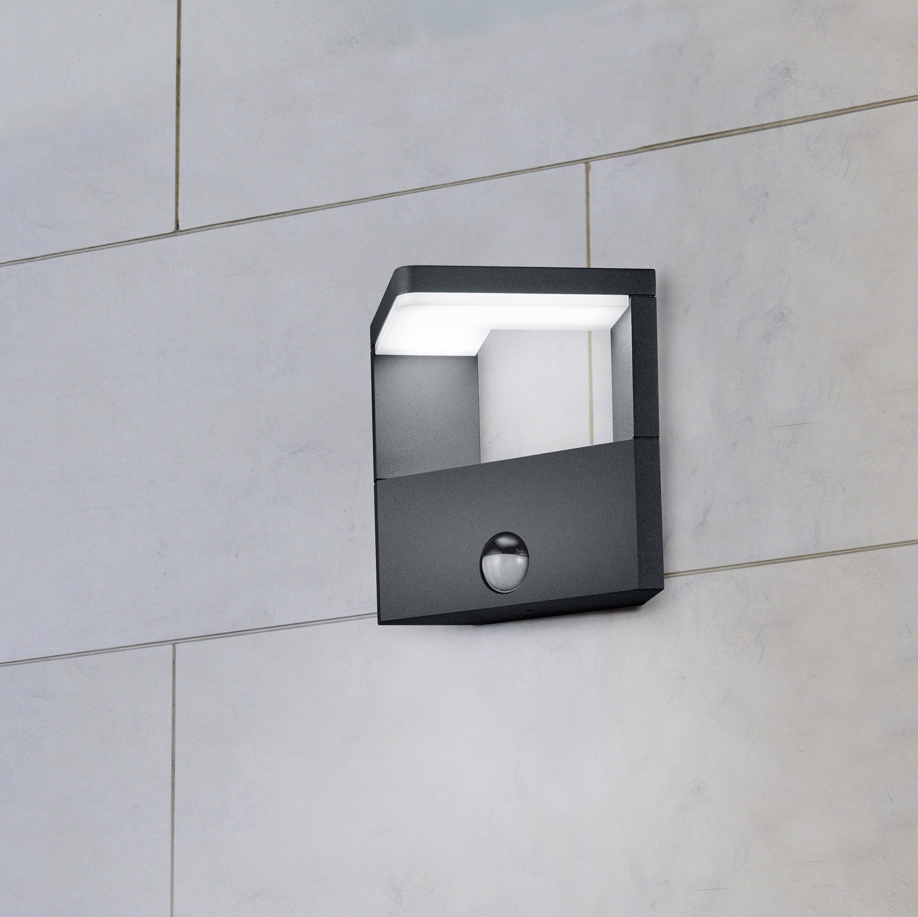131,95 € Envoi gratuit | Applique murale d'extérieur Trio Ganges 9W 3000K Lumière chaude. 17×15 cm. LED intégrée. Capteur de mouvement Fonte d'aluminium. Couleur anthracite