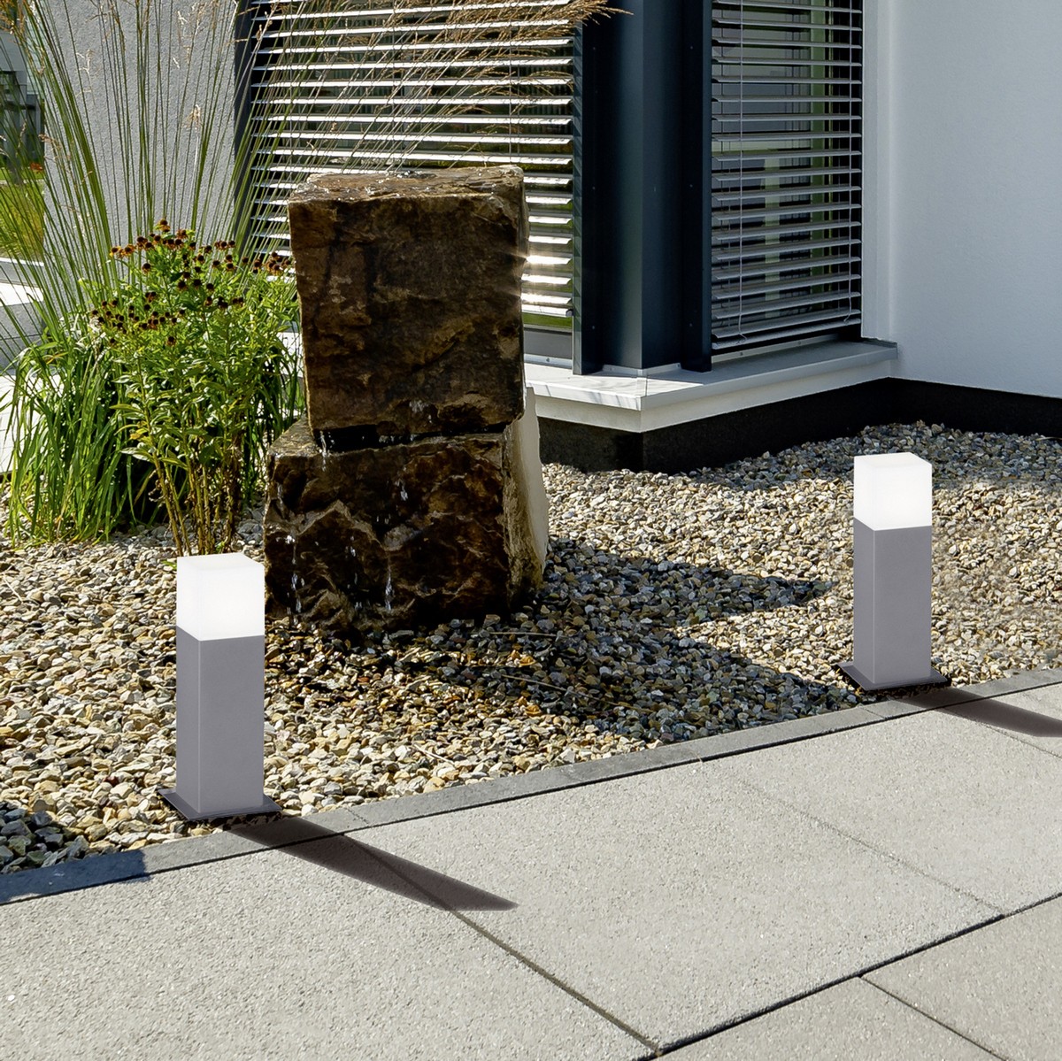 54,95 € Envío gratis | Baliza luminosa Trio Hudson 4W 3000K Luz cálida. 30×9 cm. Luminaria vertical de poste. LED reemplazable Aluminio fundido. Color gris