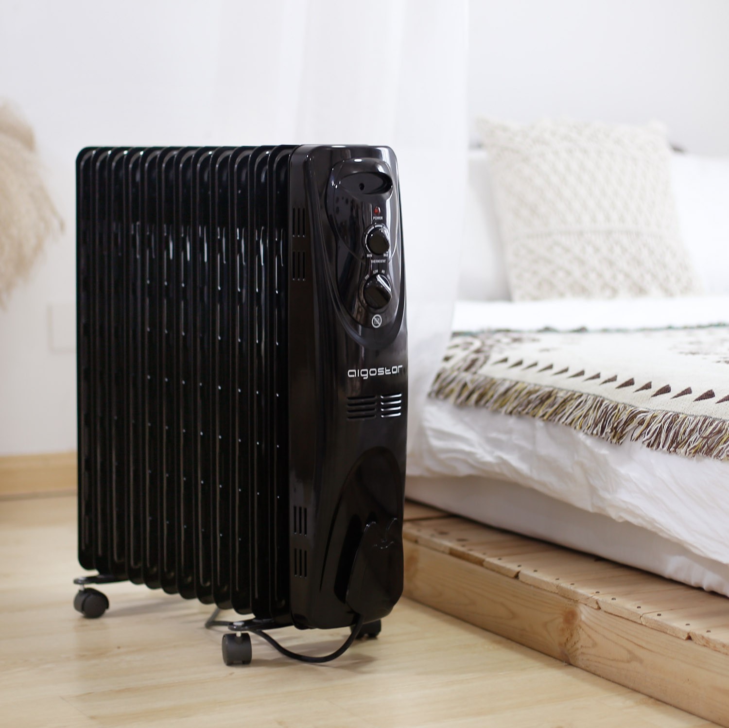 78,95 € Free Shipping | Heater Aigostar 2500W 64×61 cm. Oil radiator with 13 elements Steel. Black Color