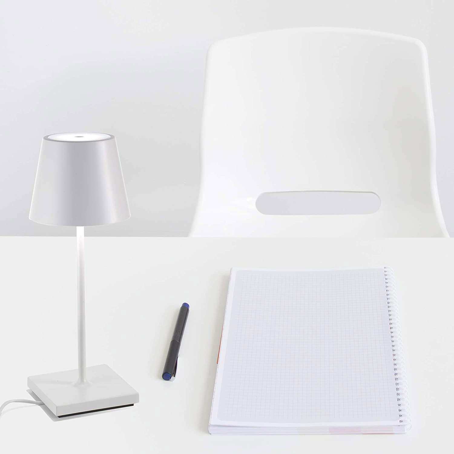 144,95 € Envio grátis | Lâmpada de exterior 2W 2700K Luz muito quente. 30×11 cm. LED reguláveis estação de carregamento de contato Alumínio. Cor branco