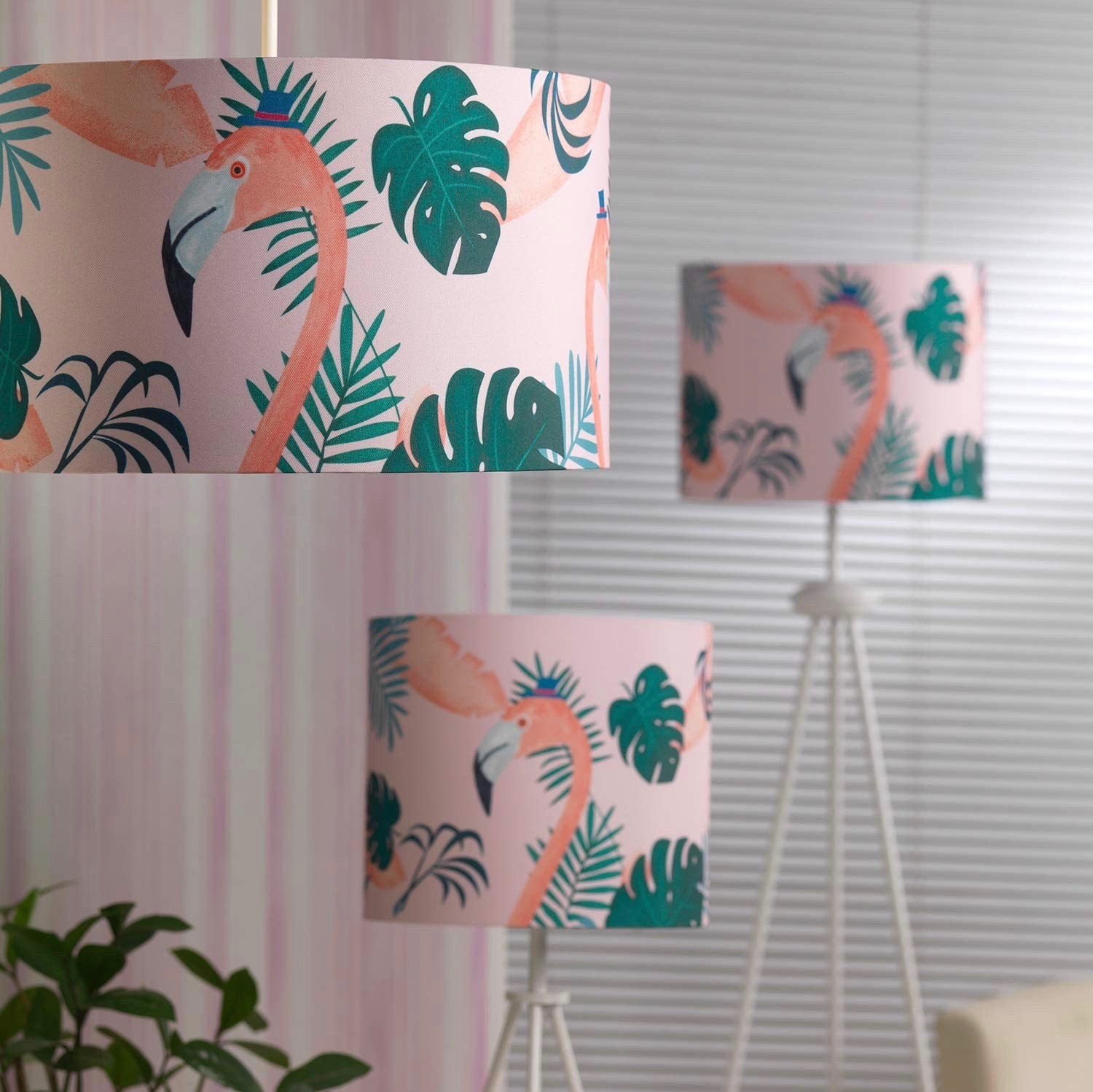 139,95 € Envio grátis | Luminária de piso 120×40 cm. Tripé de fixação. Abajur com desenhos de flamingo e palmeiras Metais e têxtil. Cor rosa