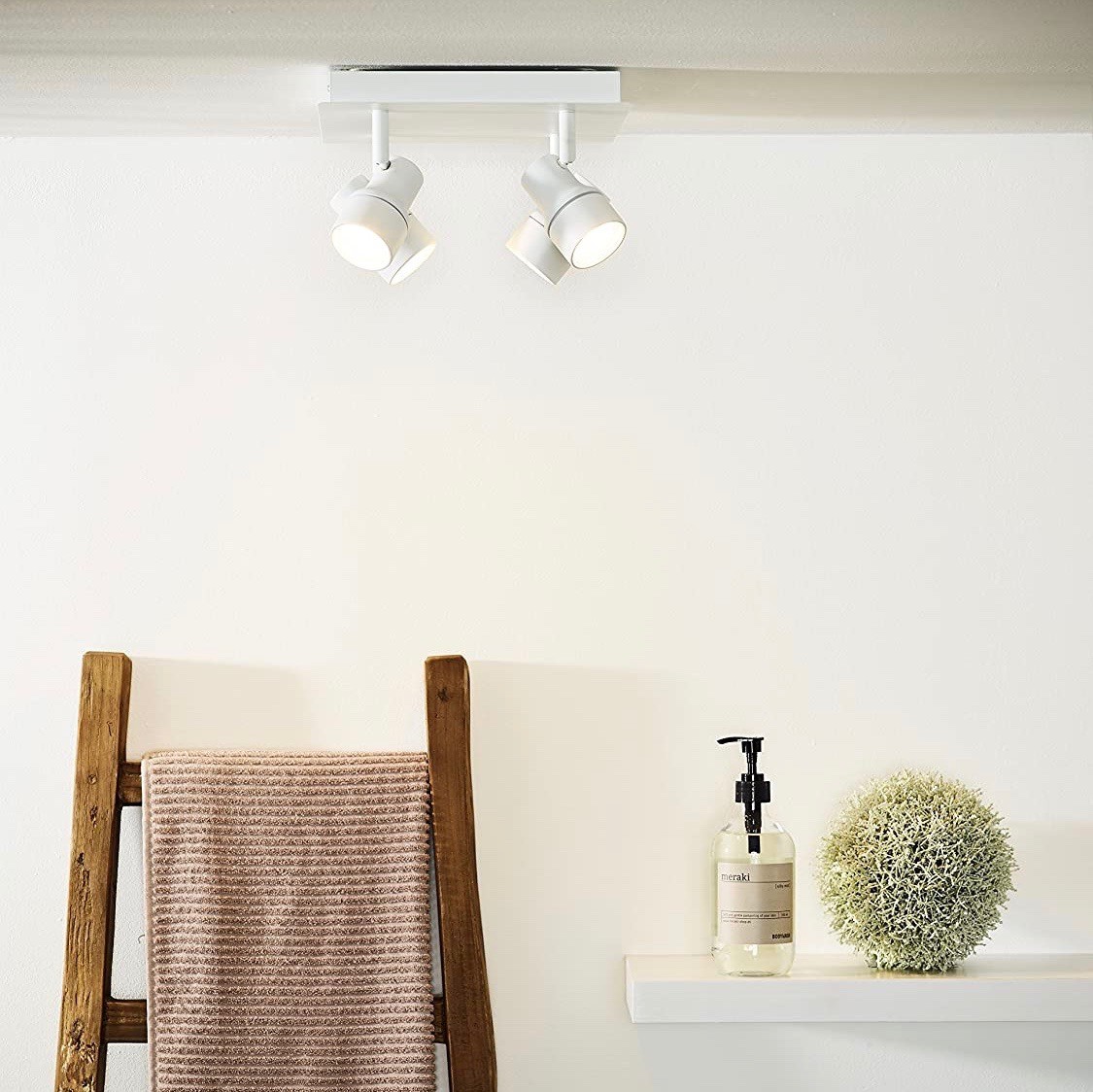 179,95 € Envío gratis | Foco para interior 4W Ø 10 cm. 4 focos LED orientables Metal. Color blanco