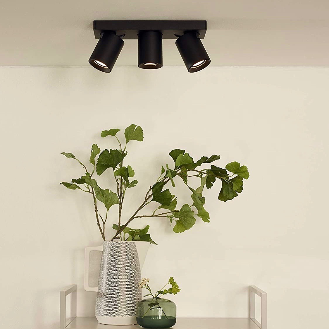 212,95 € Spedizione Gratuita | Faretto da interno 15W 30×12 cm. 3 punti luce Alluminio. Colore nero
