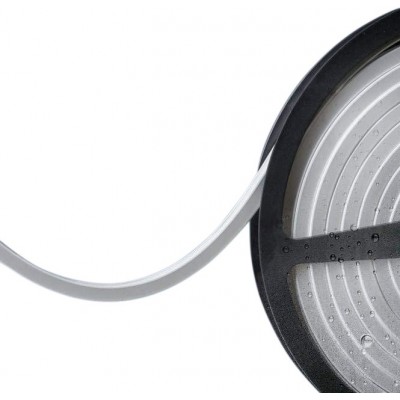 LED灯条和软管 LED 拉长的 形状 500 cm. 5米。 LED 灯带线圈卷轴。开口端 阳台, 花园 和 公共场所. 白色的 颜色