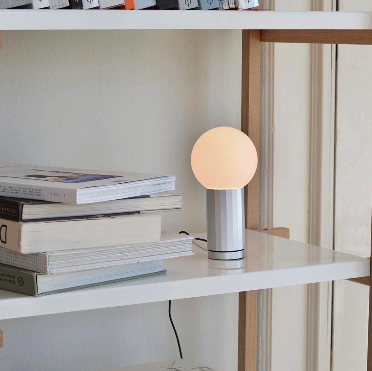 225,95 € Spedizione Gratuita | Lampada da tavolo 20×10 cm. Alluminio e bicchiere. Colore alluminio