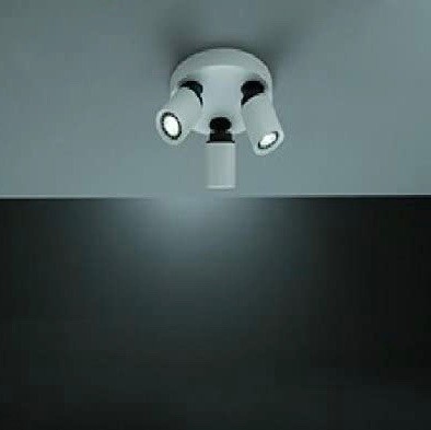 252,95 € Envoi gratuit | Projecteur d'intérieur 21×21 cm. Spot triple orientable Aluminium. Couleur blanc
