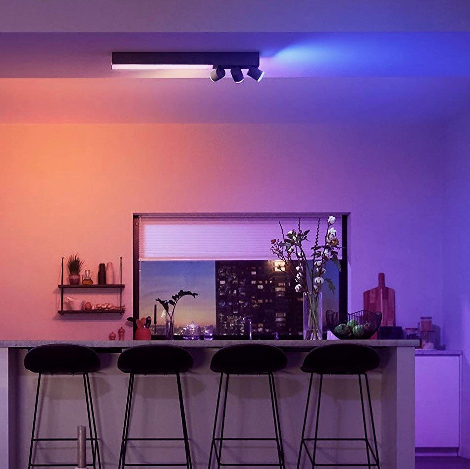 549,95 € Envío gratis | Foco para interior Philips 50W 41×13 cm. Triple foco LED orientable. Alexa y Google Home Aluminio y pmma. Color blanco