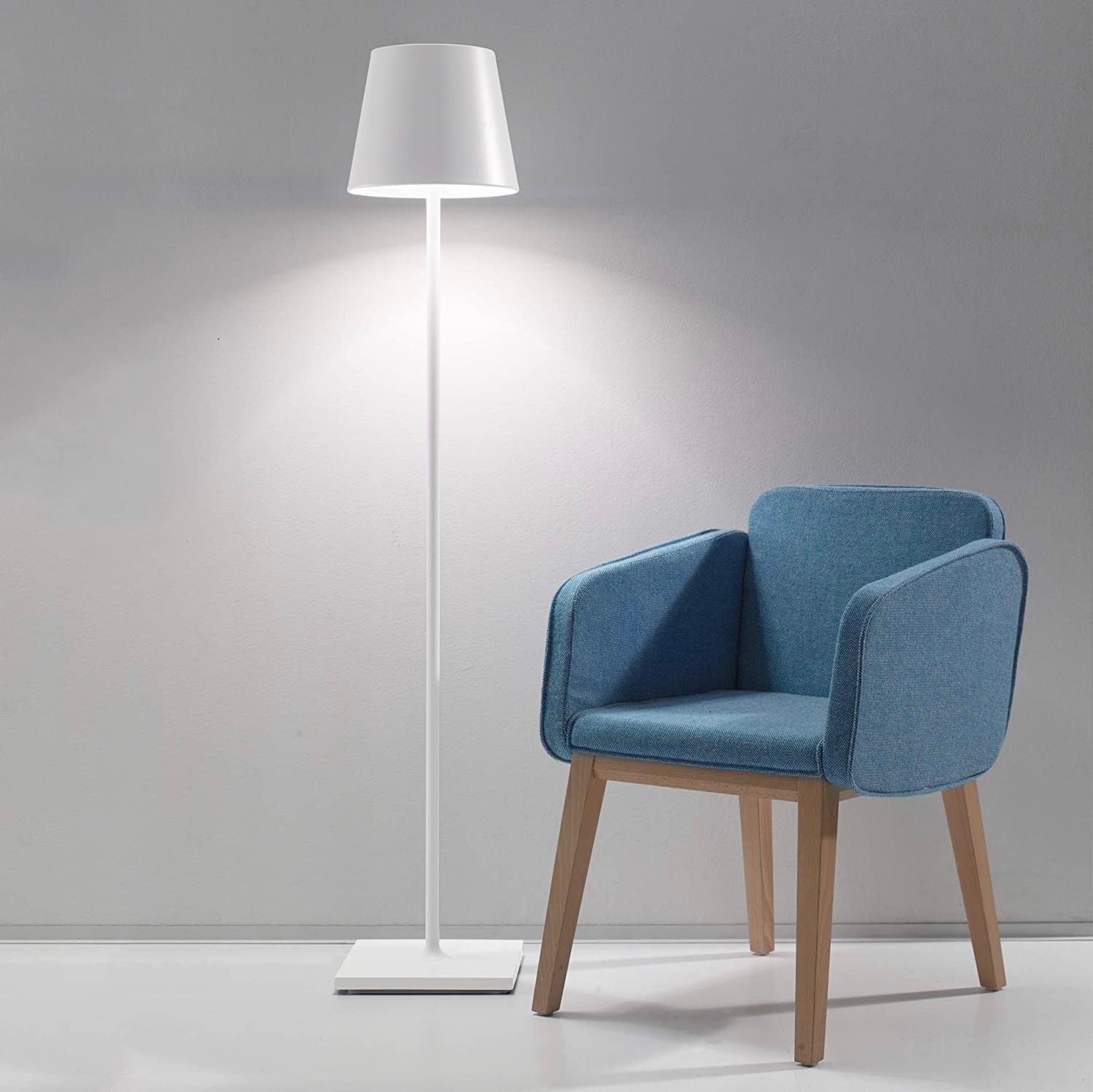 494,95 € Envio grátis | Luminária de piso 10W 3000K Luz quente. 54×37 cm. LED reguláveis Pmma. Cor branco