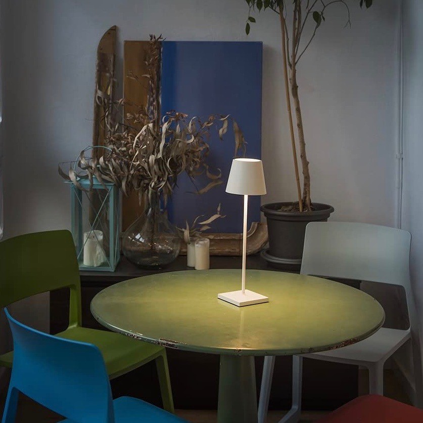 124,95 € Kostenloser Versand | Tischlampe 2W 39×11 cm. Tragbar geführt Aluminium. Weiß Farbe