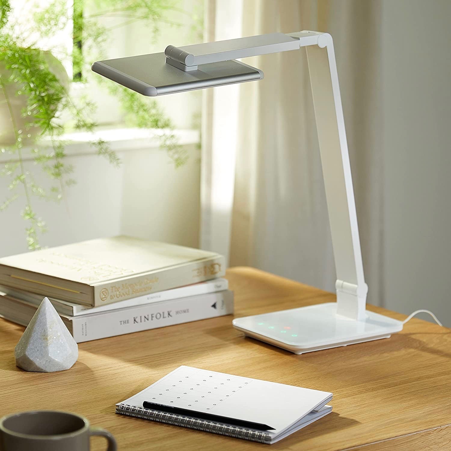 73,95 € Spedizione Gratuita | Lampada da scrivania 10W 44×37 cm. Regolabile. Connessione USB Acciaio, acrilico e bicchiere. Colore bianca