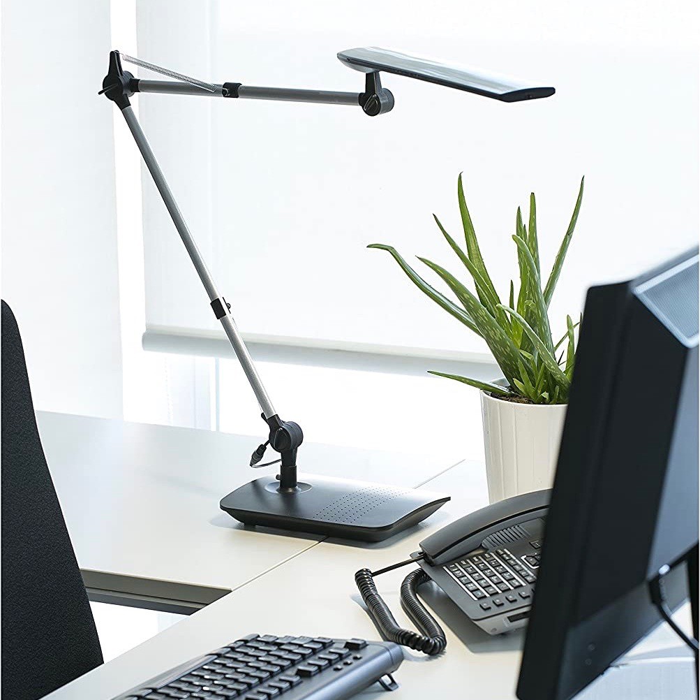 85,95 € Envio grátis | Lampada de escritorio 5W 3000K Luz quente. 70×59 cm. LED articulável Alumínio. Cor preto