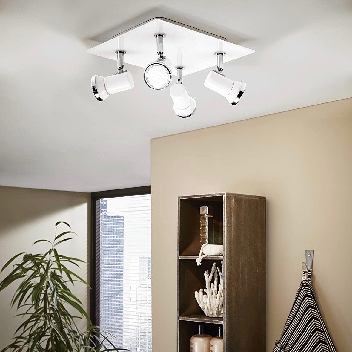 94,95 € Kostenloser Versand | Innenscheinwerfer Eglo 3W 3000K Warmes Licht. 26×24 cm. 4 verstellbare Strahler Stahl und glas. Weiß Farbe