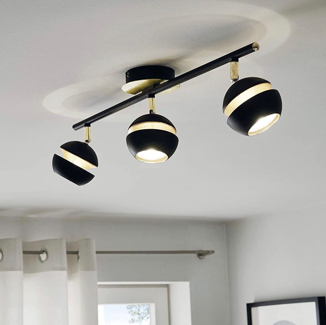 99,95 € Envoi gratuit | Projecteur d'intérieur Eglo 10W 59×11 cm. Spot triple orientable Acier. Couleur noir
